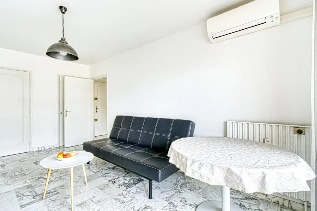 Bright Apartment near Croisette with terrace and parking by GuestReady