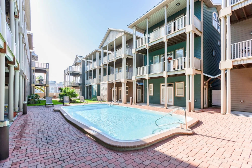 6240 Thomas Drive Townhouse 4 Bedrooms 4 Bathrooms Townhouse