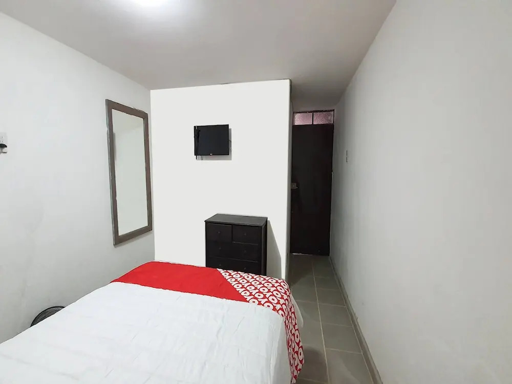 OYO Hotel Colonial
