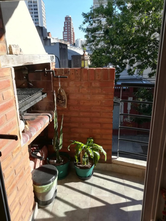 Apartamento monoambiente amplio 2 baños luminoso con balcón cercano a Hospital Italiano y Shopping Abasto Almagro