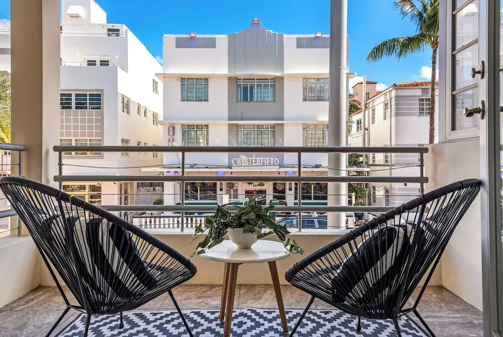 Luxuri Suites