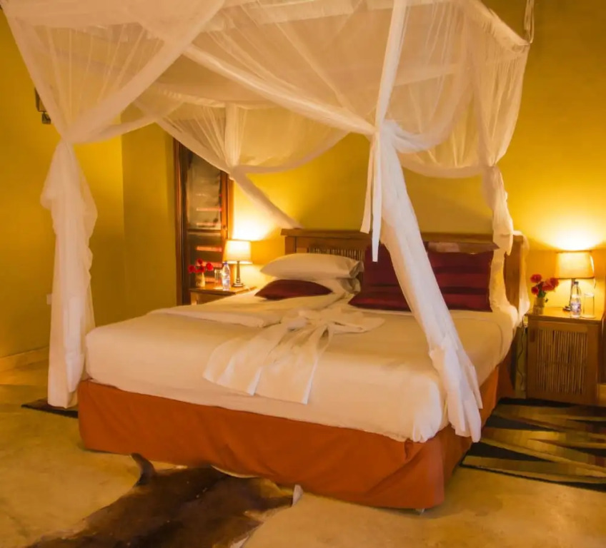 Ihamba Lakeside Safari Lodge