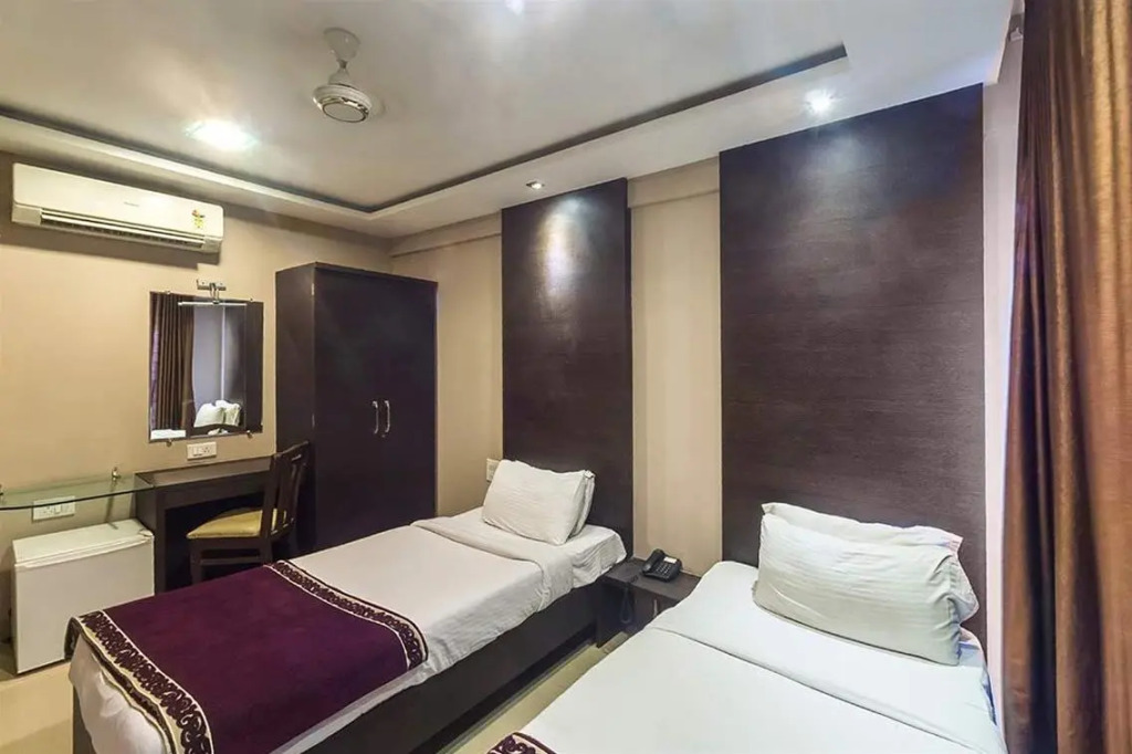 OYO 13414 Hotel Ambrosia