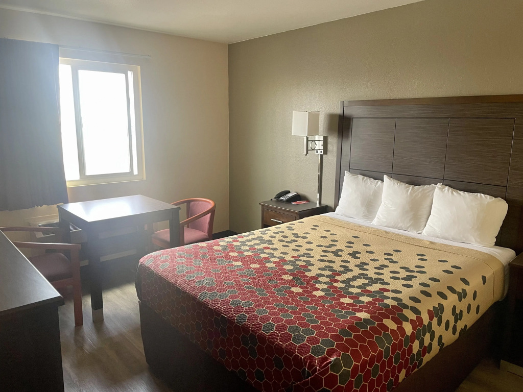 Econo Lodge Inn & Suites Corning Travel Center