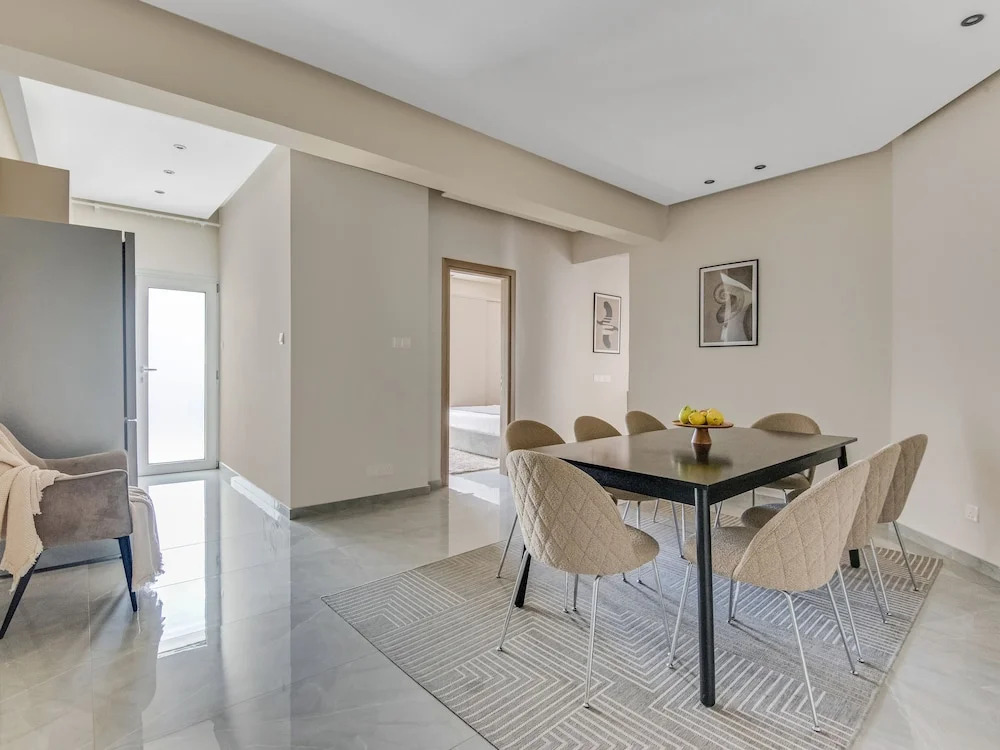 Sanders Crystal - Dreamy 3-bdr Apt w Balconies