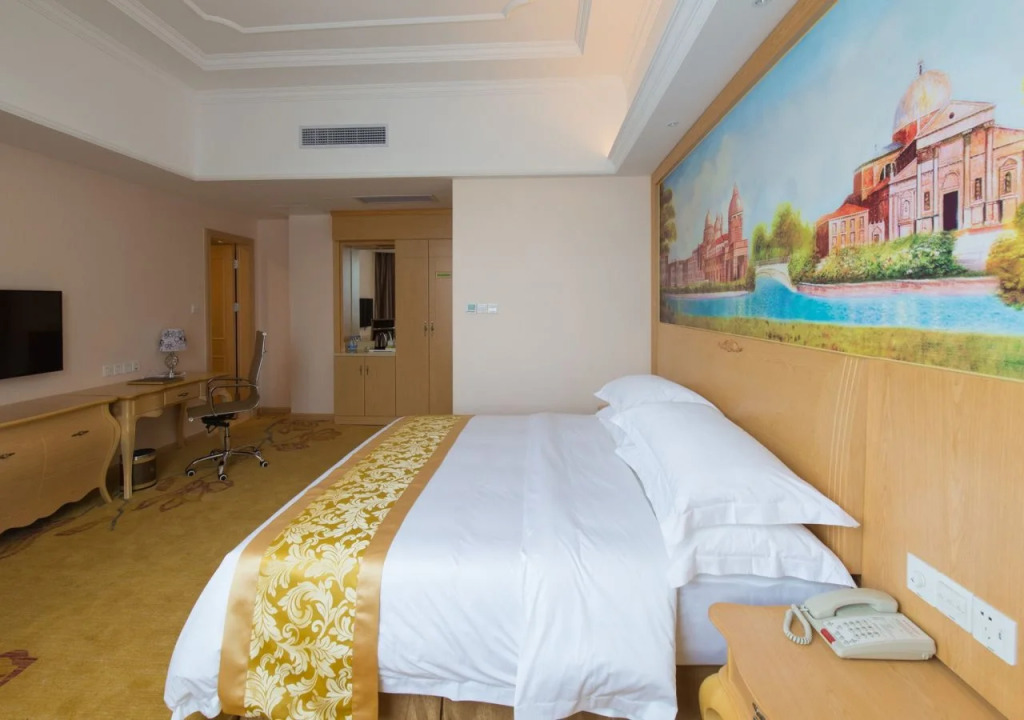 Отель Shanghai Rais International