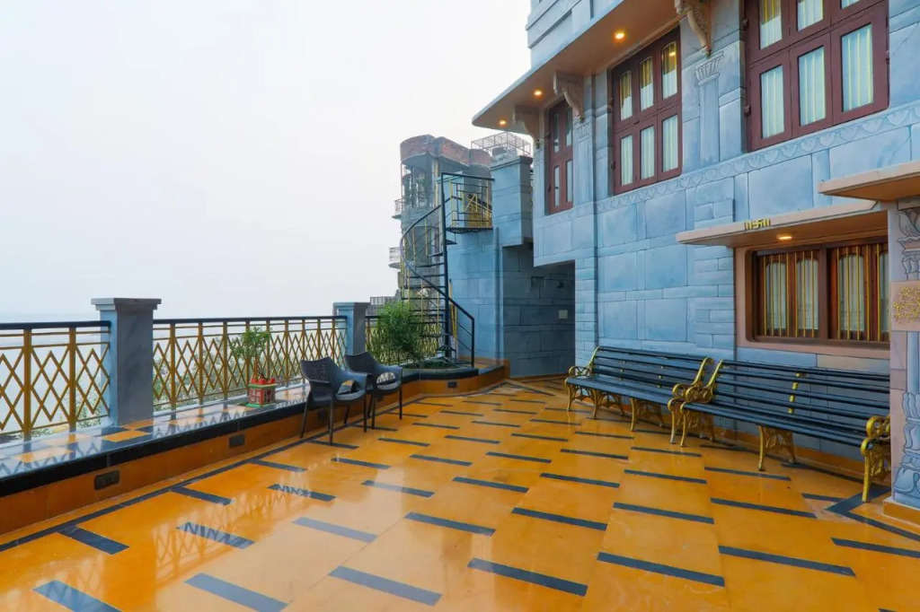 Hotel East View