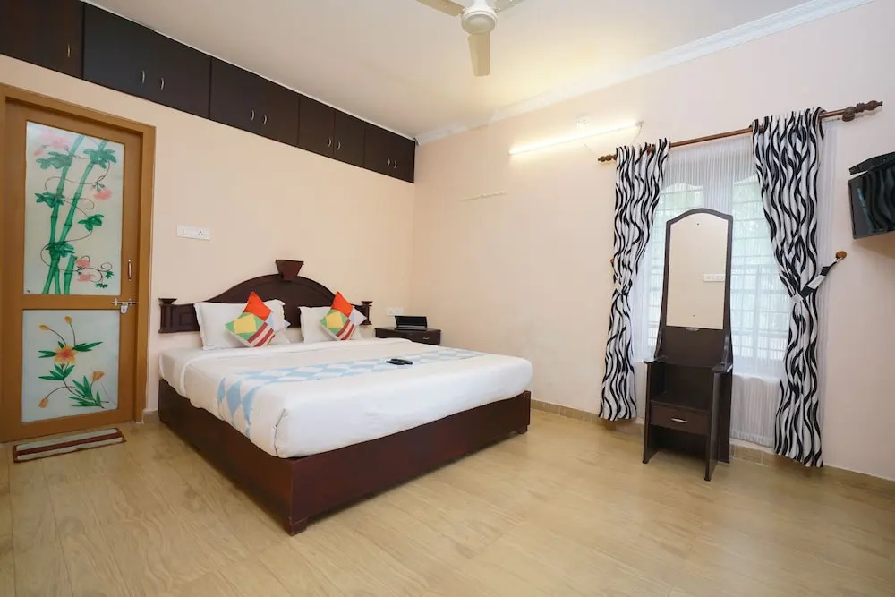 OYO 23359 Home Elegant 2BHK Munnaar Bypass