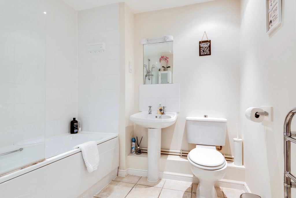 Modern 2 Bedroom Apartment in Popular Jericho