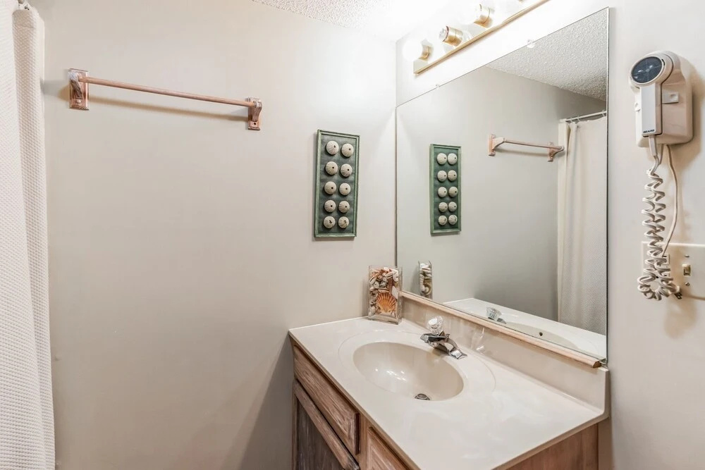 Warm And Cozy Cabin In Lake Lure, Nestled In Hardwood Trees, Peaceful Home- Wifi 3 Bedroom Home by Sunscape Property Management