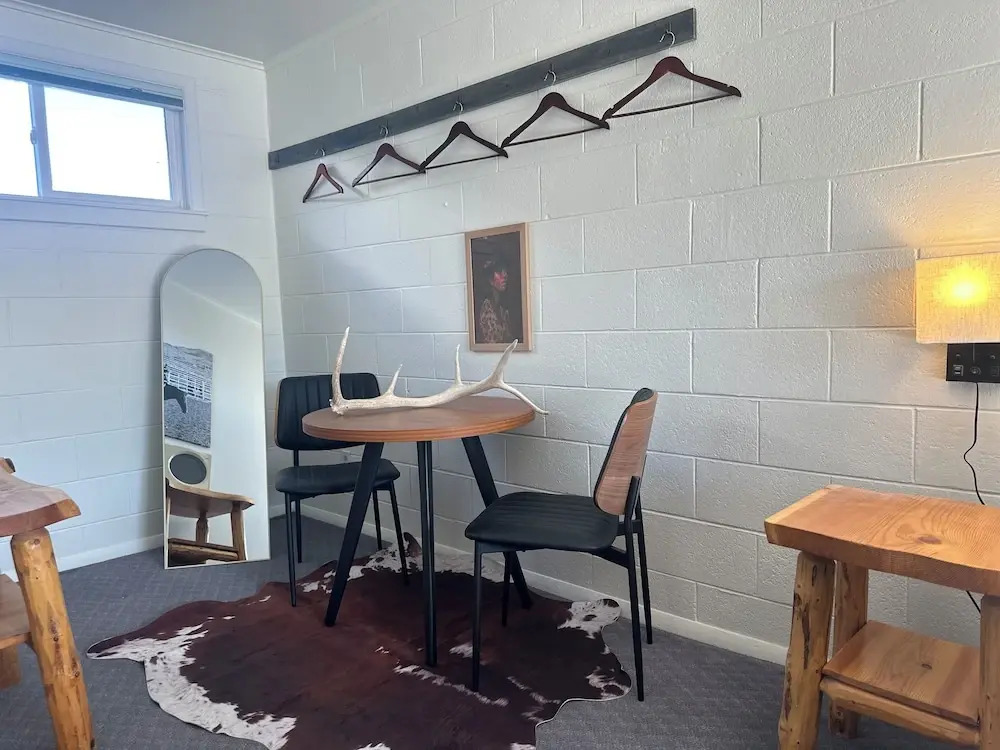 Elk Antler Inn