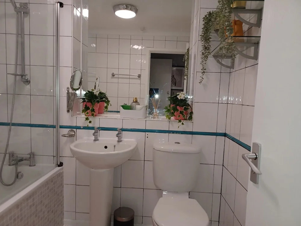 MALTING-GREEN DOOR-One Bedroom Apartment