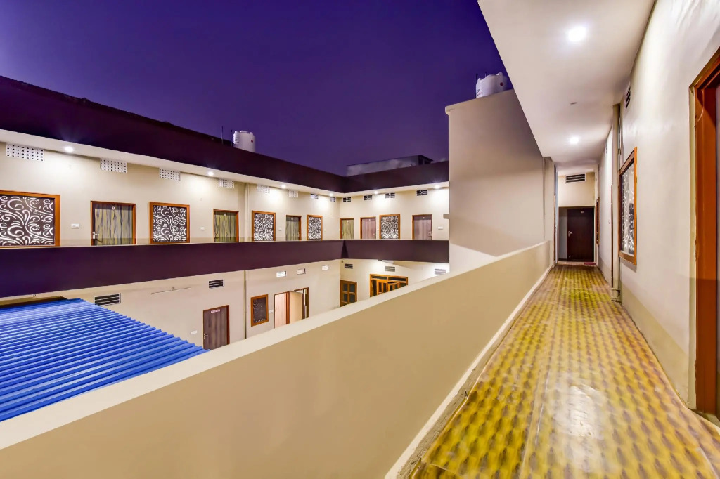 OYO 77635 Hotel Moon Light