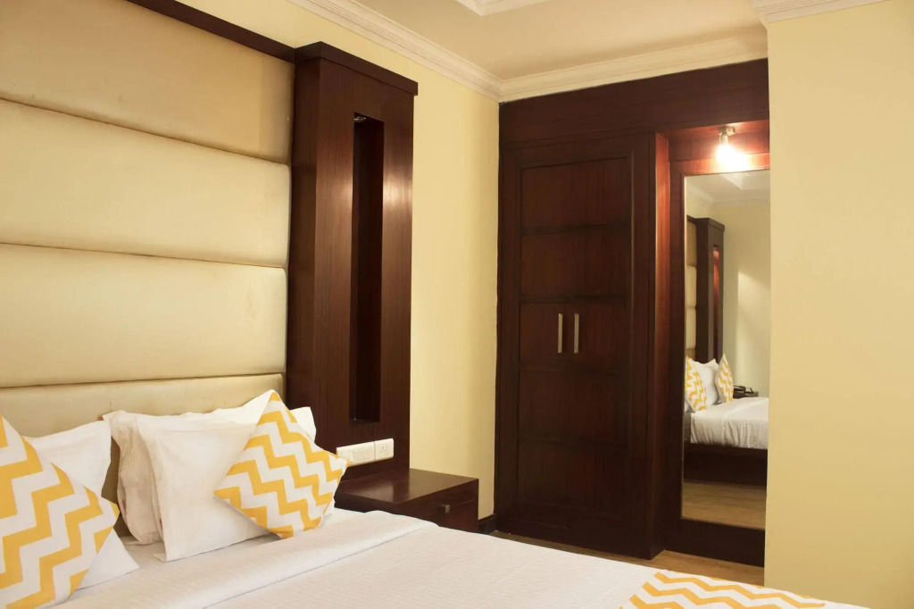Fabhotel Broadway Inn Nehru Place