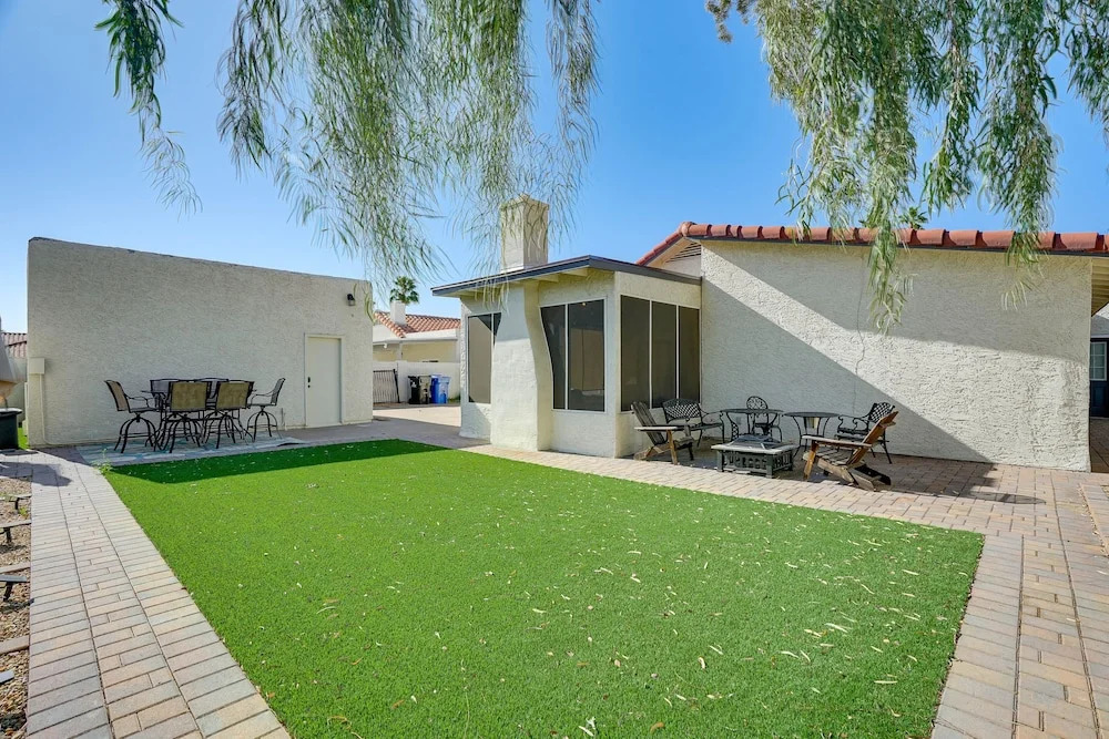 Pet-friendly Scottsdale Home w/ Screened Porch!