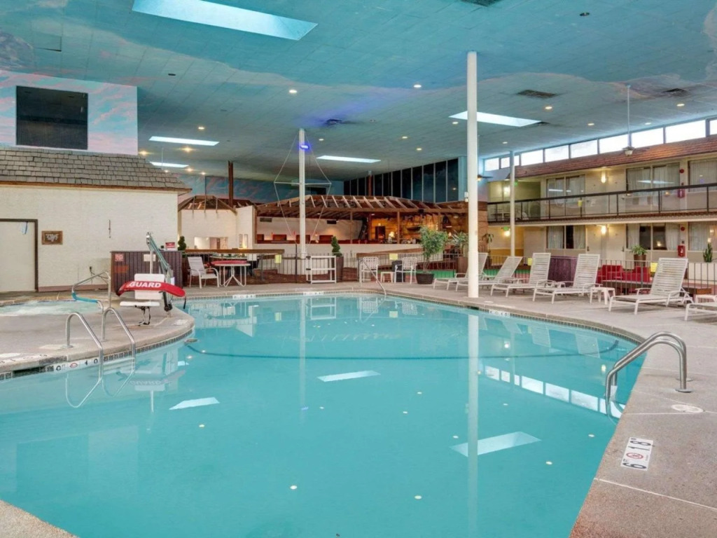 Clarion Inn & Fundome