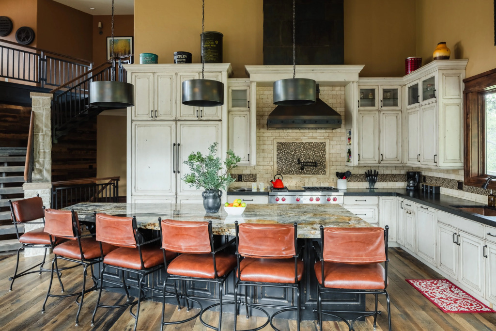 Sleeps 22! Craftsman Haven in Gated Community w/ Movie Room & Skiing