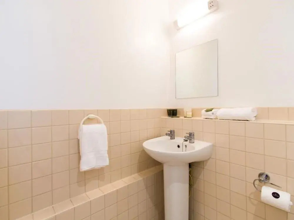 Roffey Apartment