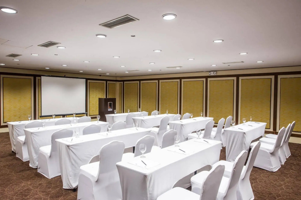 The B Hotel Alabang