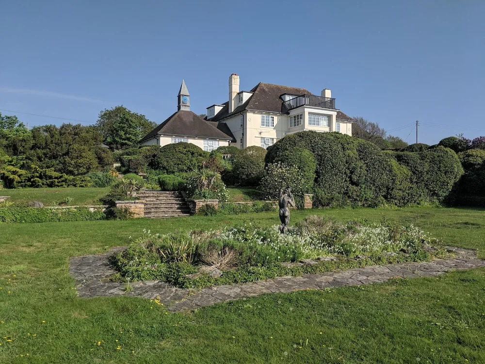 Huntingball Lodge