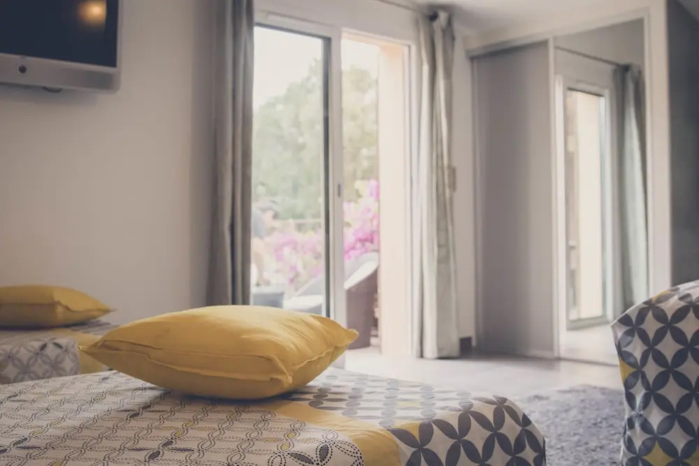 La Villa Nais PADEL&PISCINE -Suites & Appartements