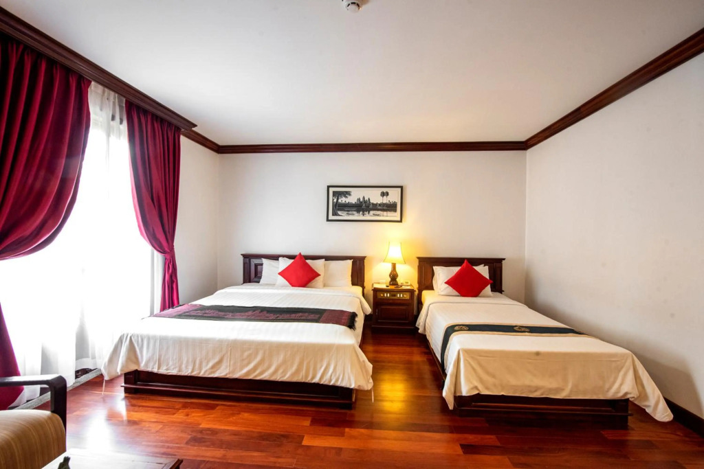 The Suite By Royal Crown Hotel