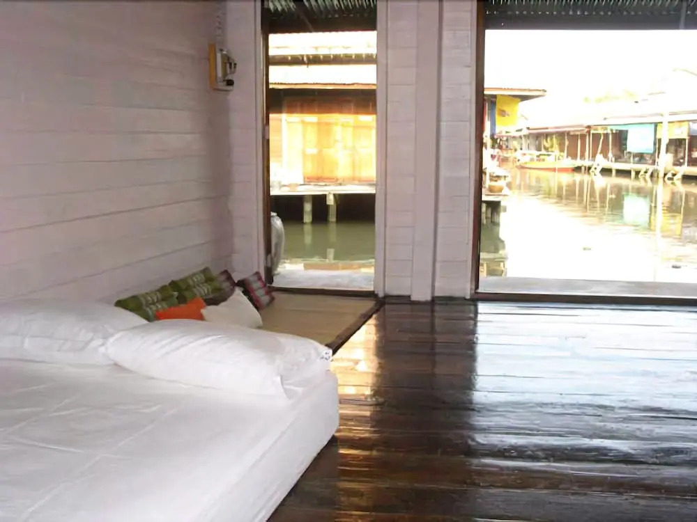 Ploen Amphawa Resort