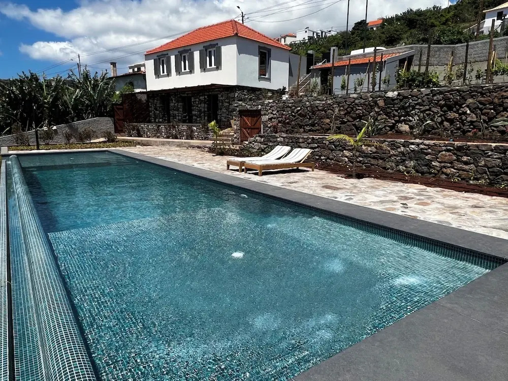 CASAS DO LARANJO- Cottages & Infinity Pool by brugrani