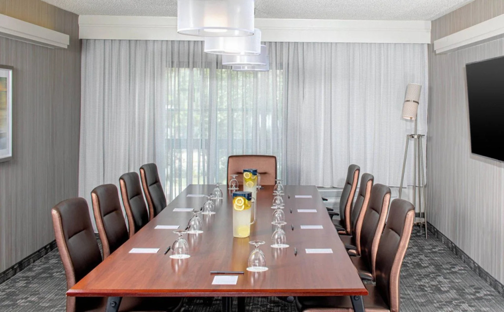 Courtyard By Marriott Jersey City Newport