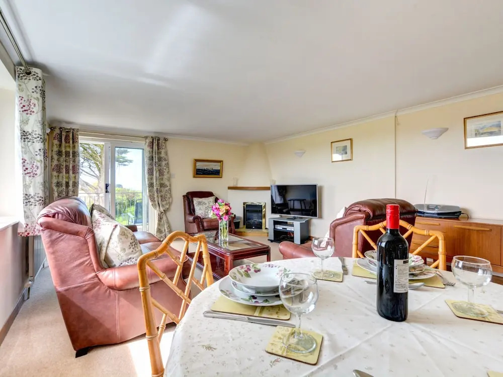 Spacious Holiday Home in Cornwall With Garden