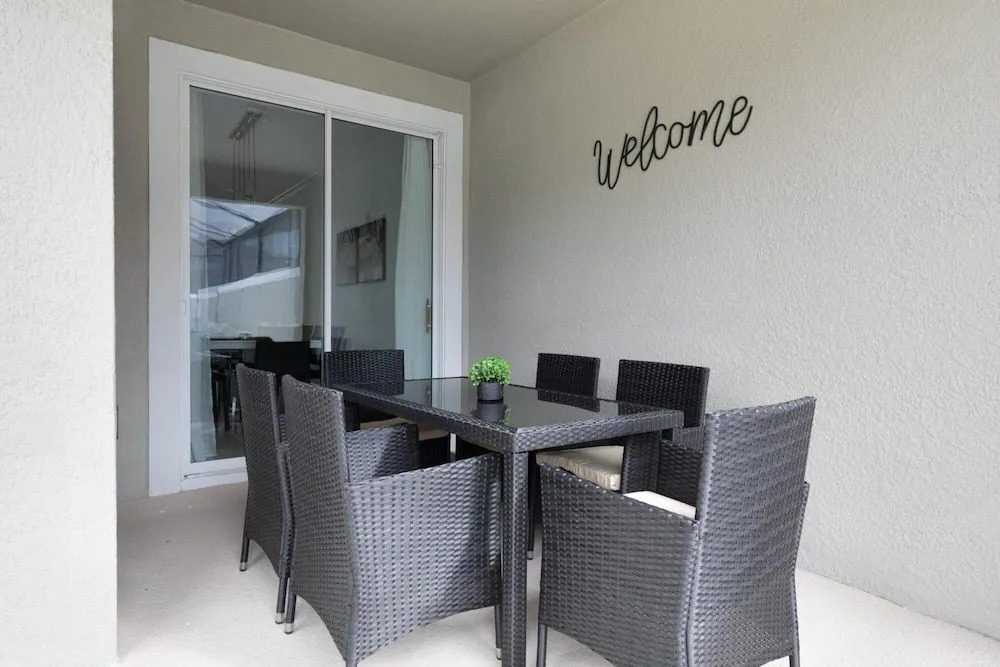 Gorgeous New Townhome at Storey Lake