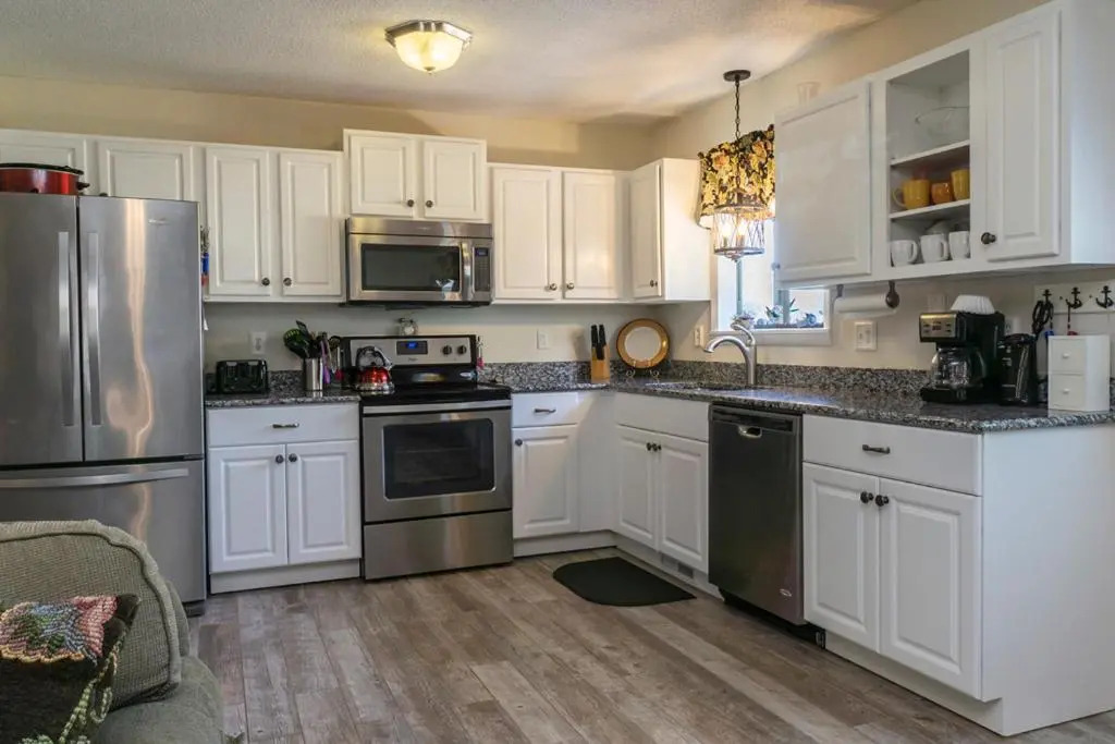 Cottage Breeze by Oak Island Accommodations