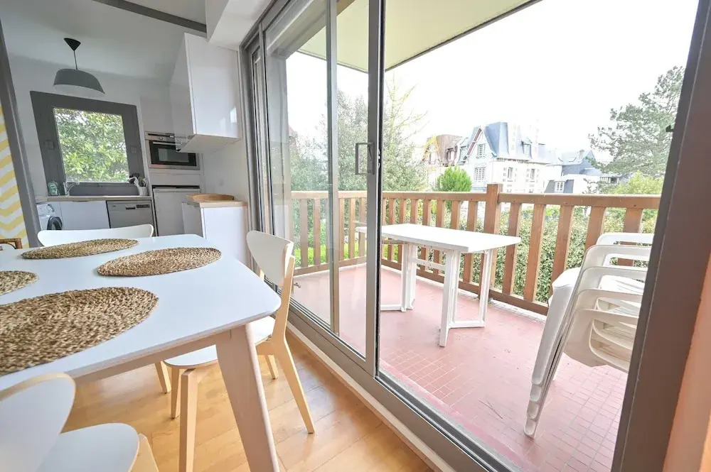 Very Nice Apartment With Balcony - 4p/1br - 600m From the Beach