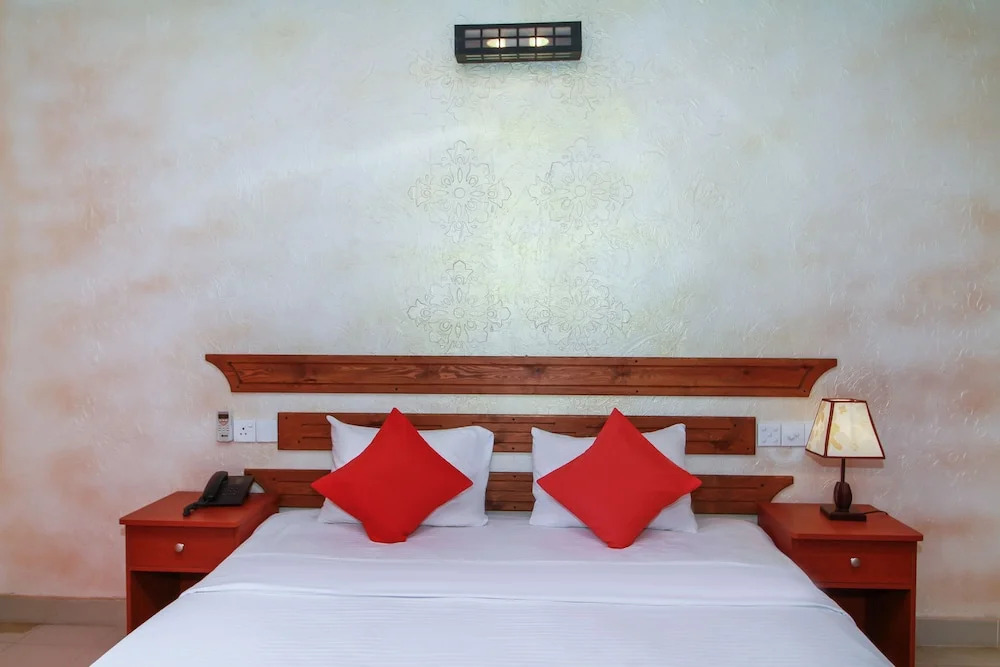 OYO 242 Dhanamuthu Hotel And Banquets