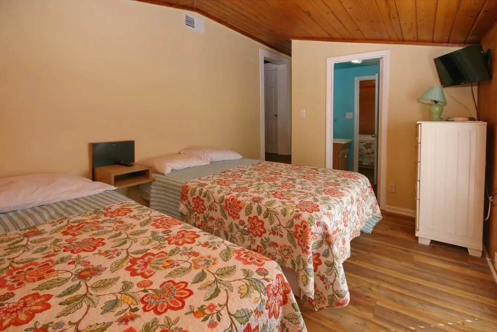 BREEZY - HEATED POOL TO ENJOY SPRING & FALL Holiday home 6 BestStayz.1