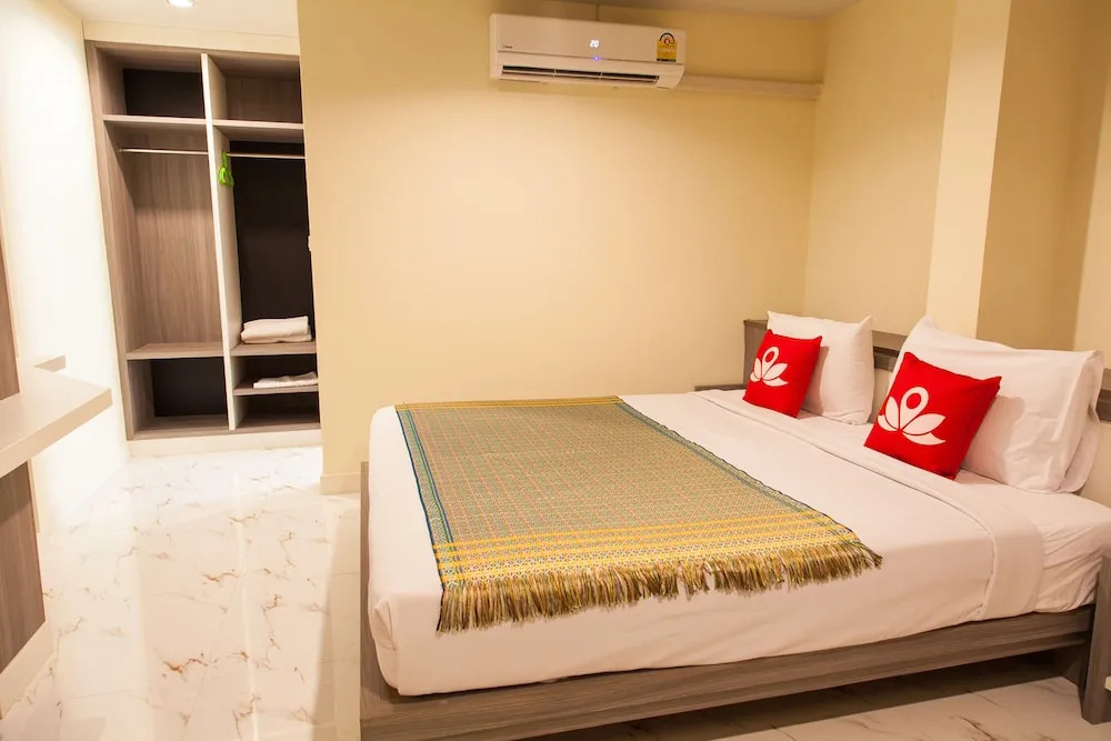 ZEN Rooms Samsen 3