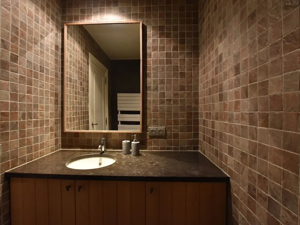 Tasteful Mansion in Lichtervelde with Hot Tub