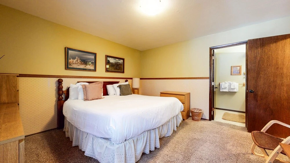 Horizons 4 186 Centrally Located, Spacious Mammoth Home with Cozy Fireplace by RedAwning