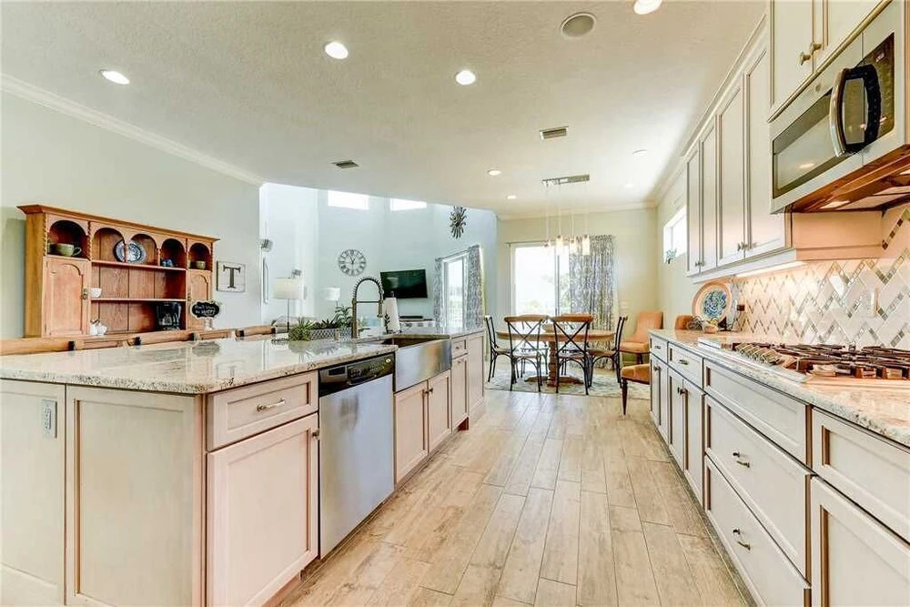 Beachglass, 5 Bedrooms, Sleeps 10, Private Pool, Cinnamon Beach Club House