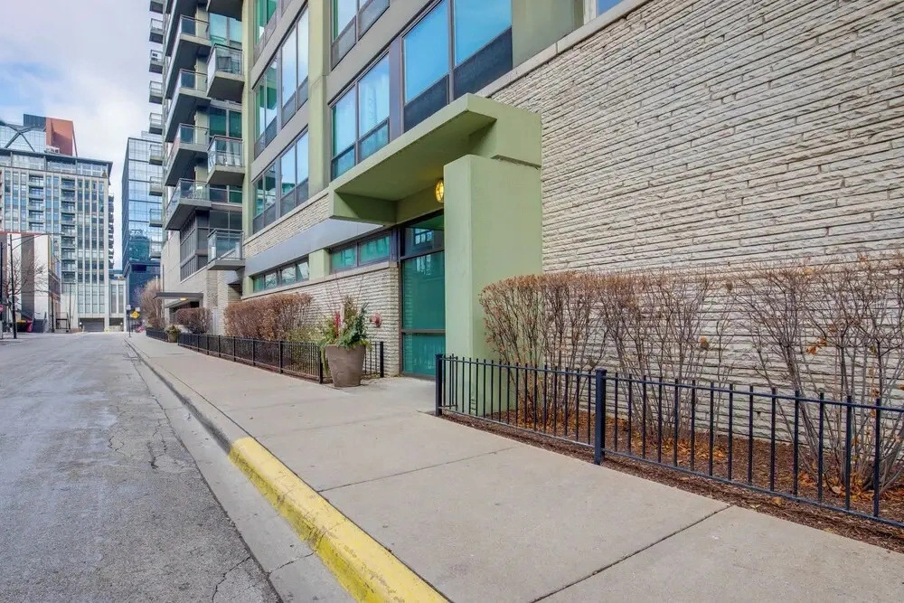 Near Fulton Market! Walkable West Loop Condo