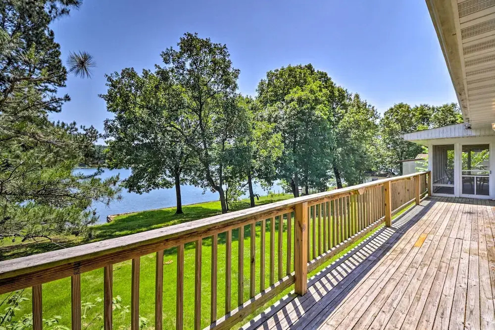 Lake House in Horseshoe Bend Near Ozark Forest!