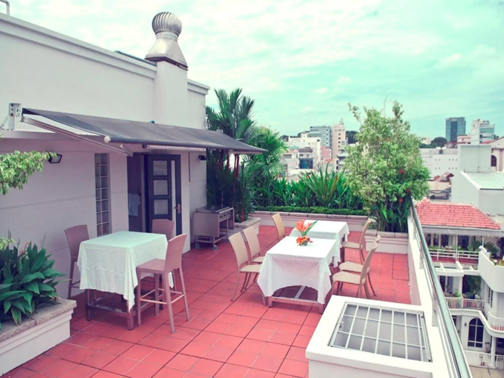 Leman Luxury Suite with Rooftop Pool & Gym