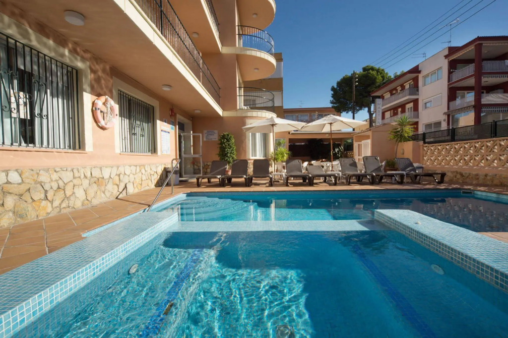 Naika Studios & Apartments