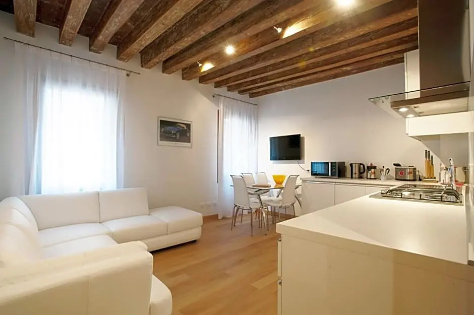 The Lions House APT2