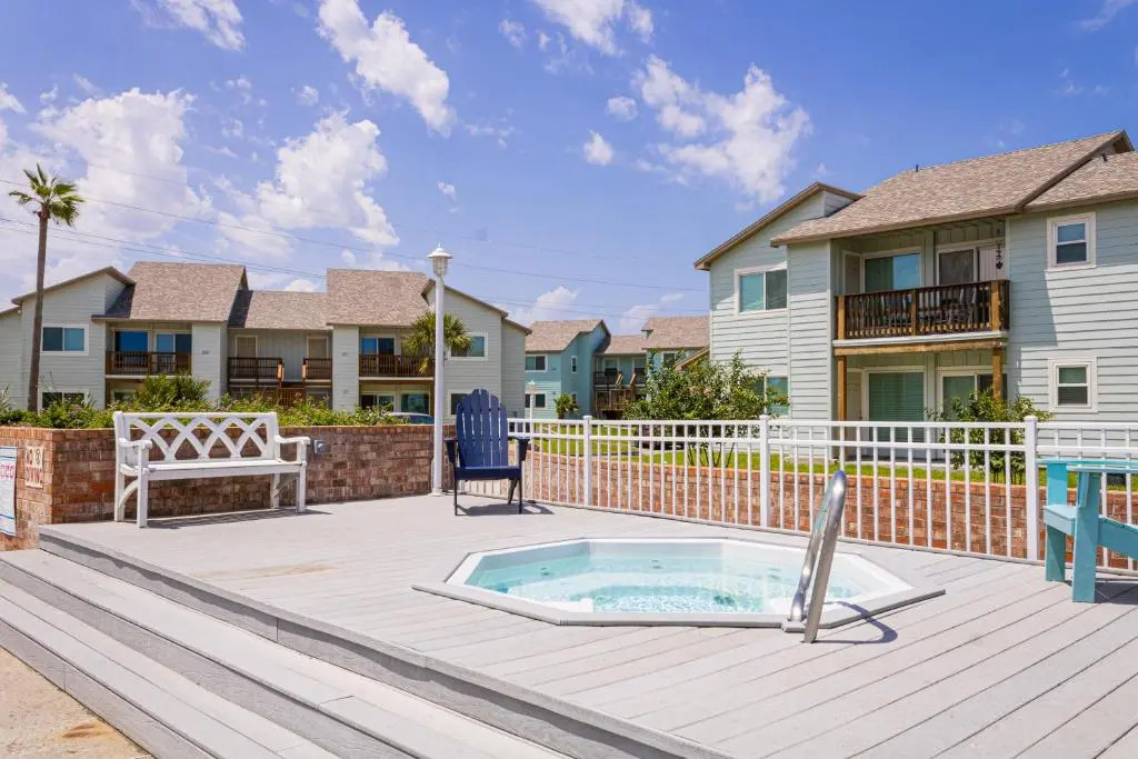 AH-E117 Remodeled First Floor Condo, Across From The Shared Pool & Hot Tub, Near Marina & Ferry