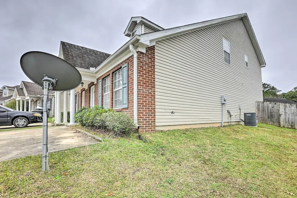 Tidy Tallahassee Townhome ~ 7 Mi to Downtown!