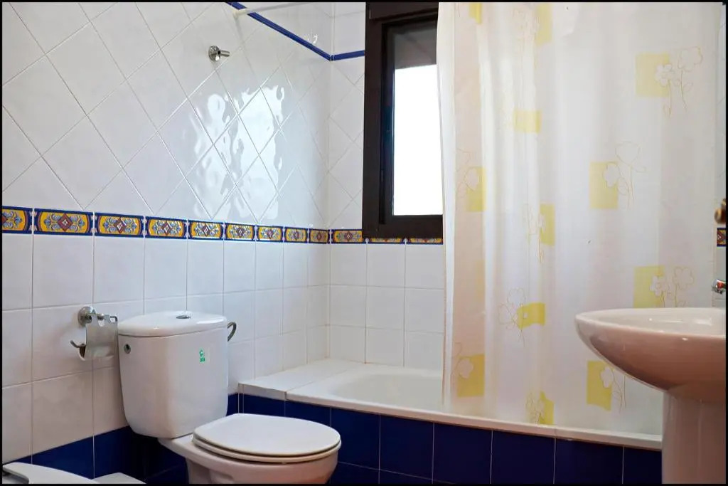 Chalet con piscina en Roche Viejo