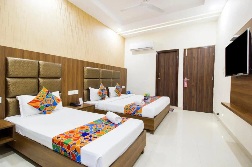 FabHotel Royal Villa
