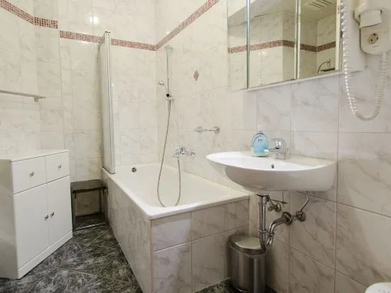 Pension Parzer Pressbaum bei Wien