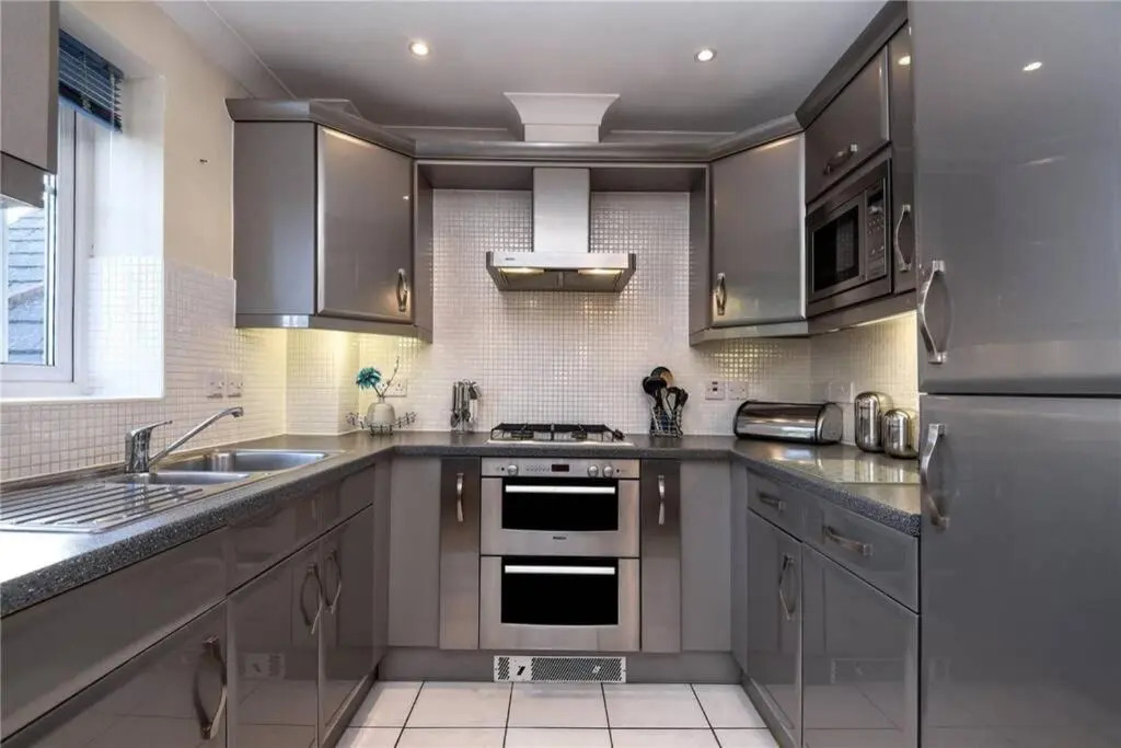 Sunny 1 bed apartment in a quiet central location